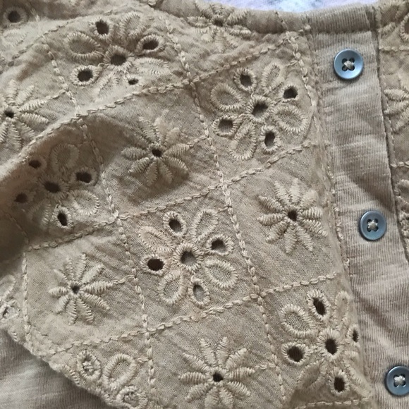 Gorgeous AEO Off Shoulder Yellow Eyelet Shirt - Picture 4 of 5